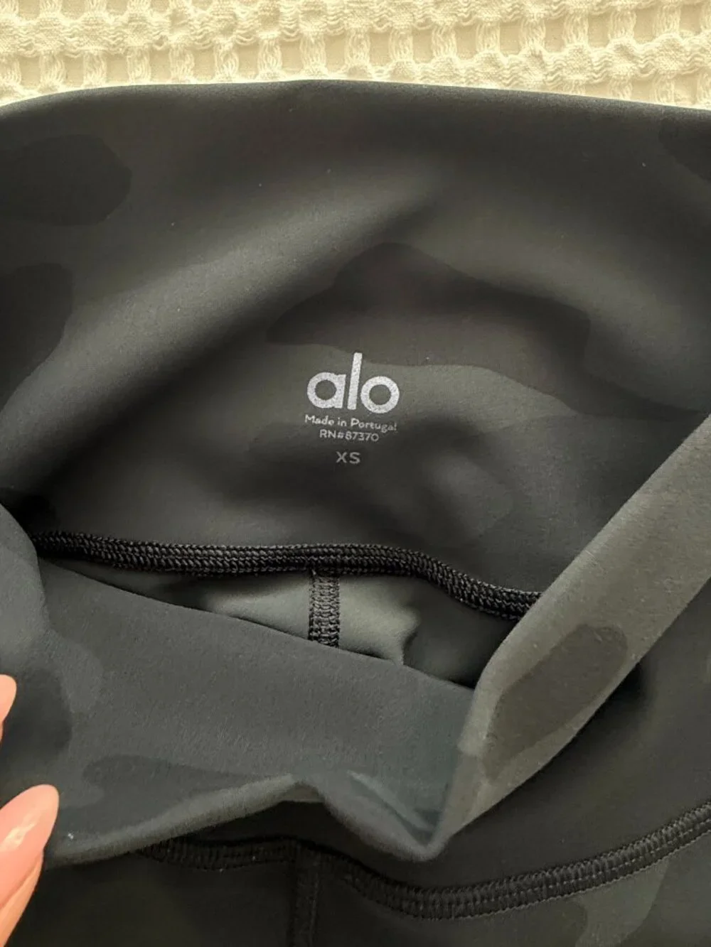 ALO Yoga High Waist Vapor Leggings Black Camo Size XS